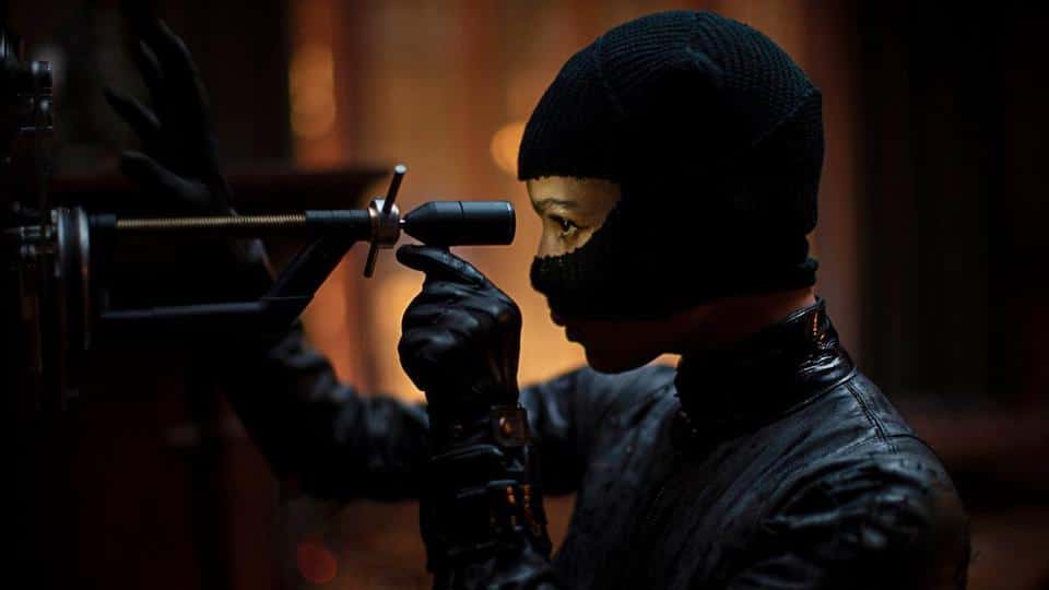 Zoë Kravitz as Selina Kyle in The Batman, breaking into a safe