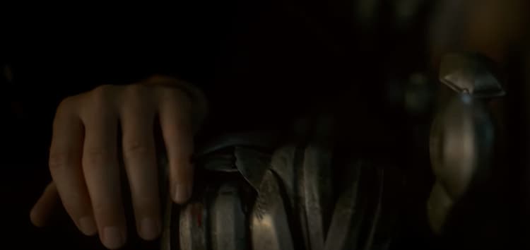 Closeup shot of someone's hand bleeding as it lays on the armrest of the Iron Throne.