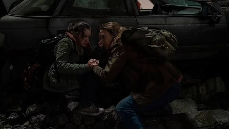 Ellie and Tess hide from FEDRA patrols on the outside of the QZ